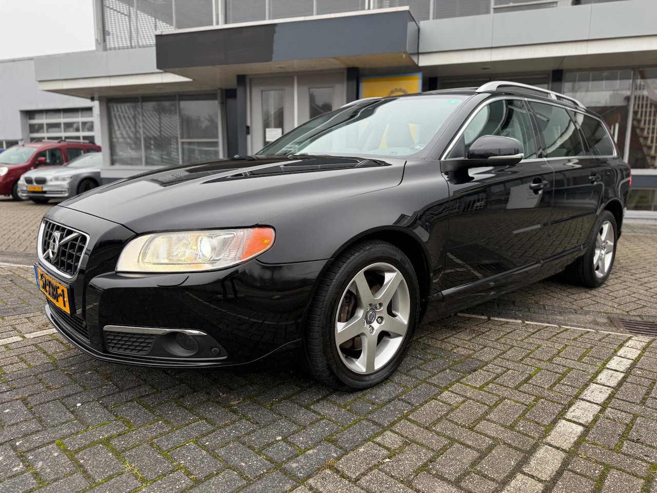 Volvo V70 - 2.0 D3 Limited Edition | 5 Cylinder | Schuifdak | Leder | Navi | Trekhaak | - AutoWereld.nl
