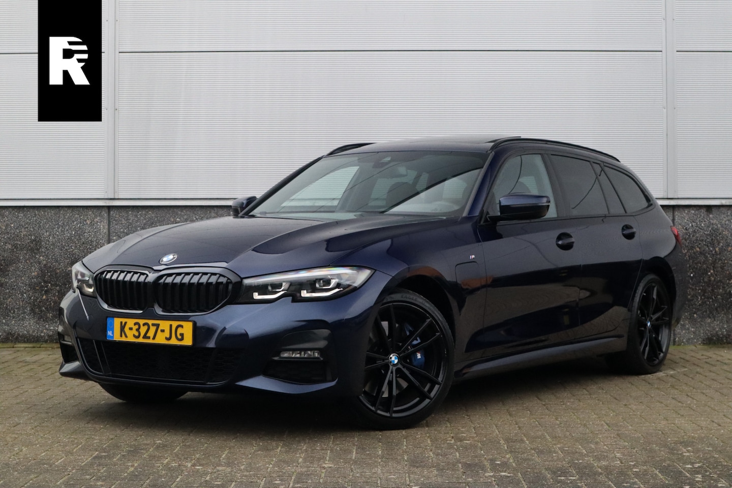 BMW 3-serie Touring - 330e xDrive M-Sport Panorama / 19inch / Harman Kardon / - AutoWereld.nl