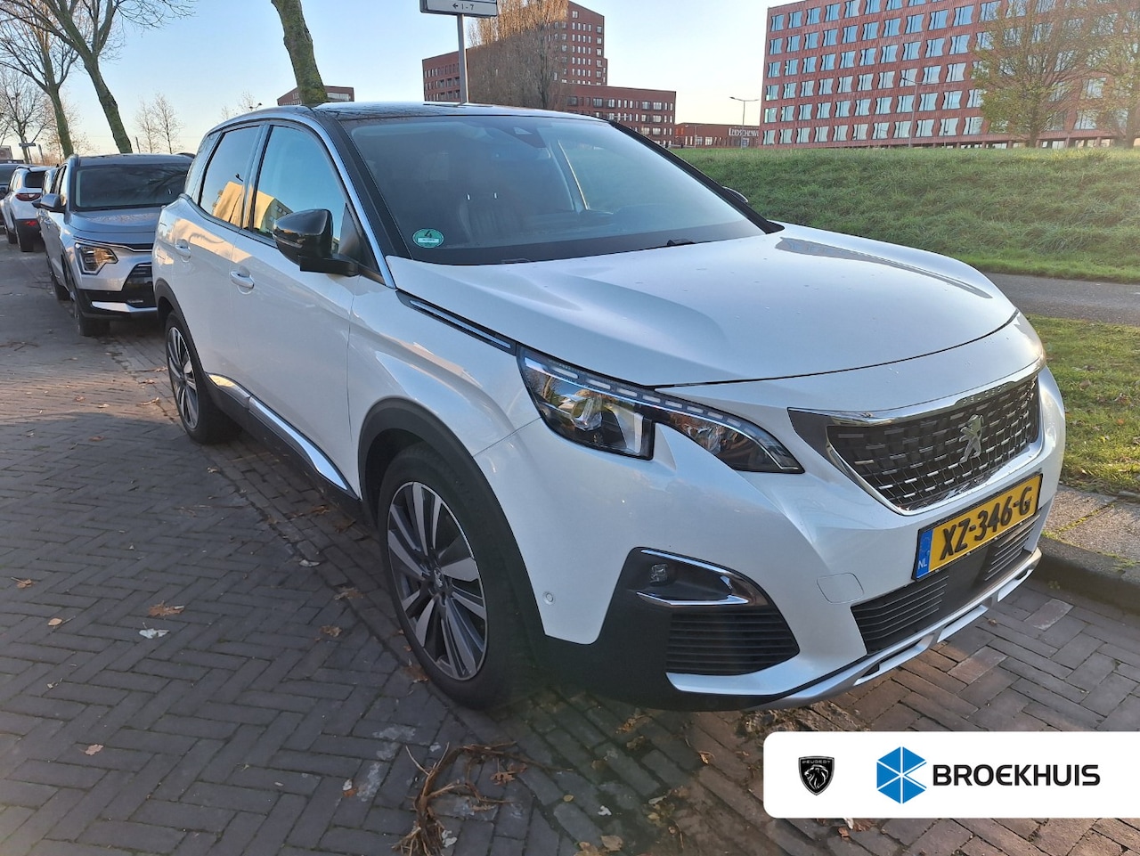 Peugeot 3008 - 1.2 PureTech Allure | Achterbank in delen neerklapbaar | Achteruitrijcamera | Apple Carpla - AutoWereld.nl