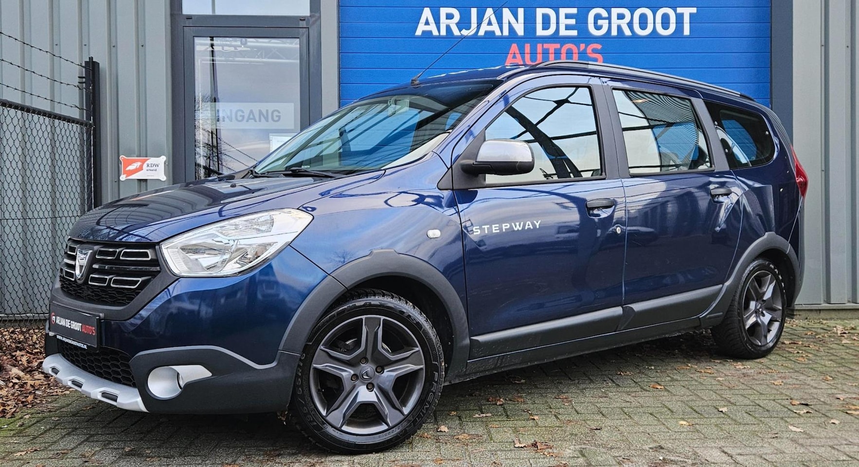 Dacia Lodgy - 1.6 Stepway 7 Persoons Airco Navi Cruise Camera PDC - AutoWereld.nl