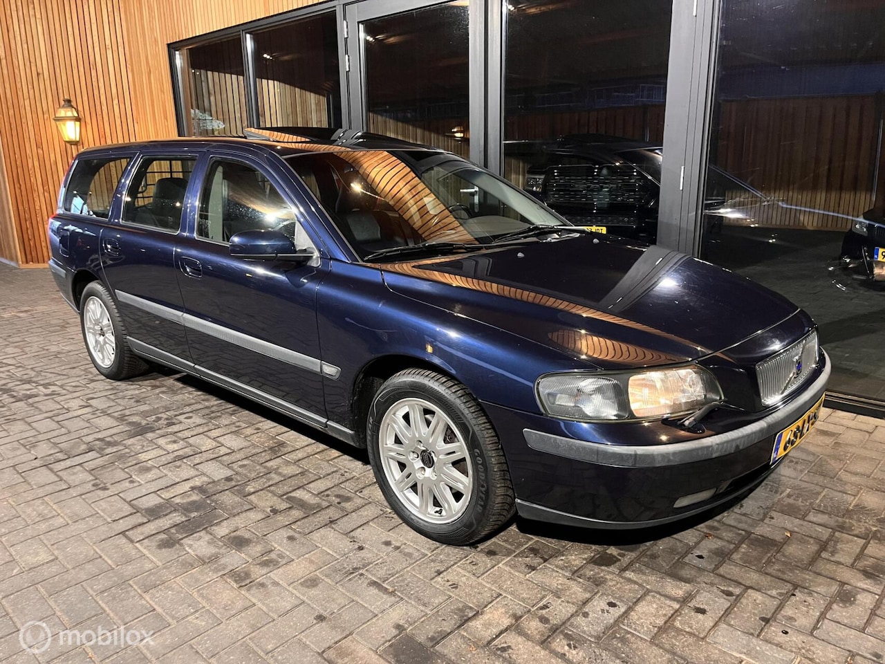 Volvo V70 - 2.4 2003 Comfort Line AUTOMAAT | SCHUIFDAK | NAP | - AutoWereld.nl