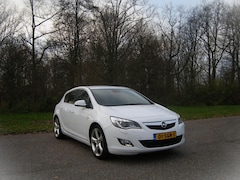 Opel Astra - 1.4 Turbo Sport . OPC line . Leder . 140 PK . Airco . Cruiscontrol . Stoelverwarming . enz