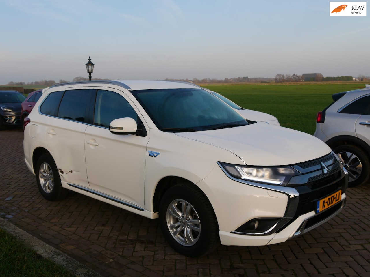 Mitsubishi Outlander - 2.4 PHEV Pure HYBRIDE 4WD - AutoWereld.nl