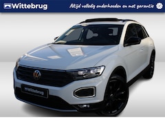 Volkswagen T-Roc - 1.5 TSI 150pk Sport Black Style DSG AUTOMAAT / Panorama dak / Navigatie / LM 18 inch / Cam