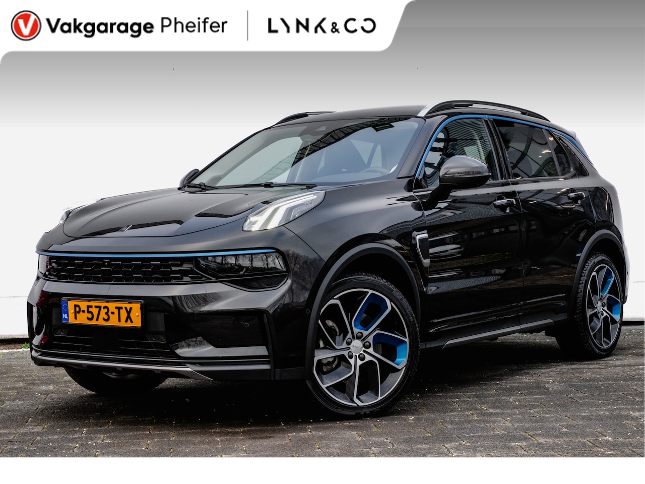 Lynk & Co 01 - 1.5 Plug-In Hybrid 262pk Nieuw modeljaar!/ Panoramadak/ 360 Camera/ Adapt. cruise/  Infini - AutoWereld.nl