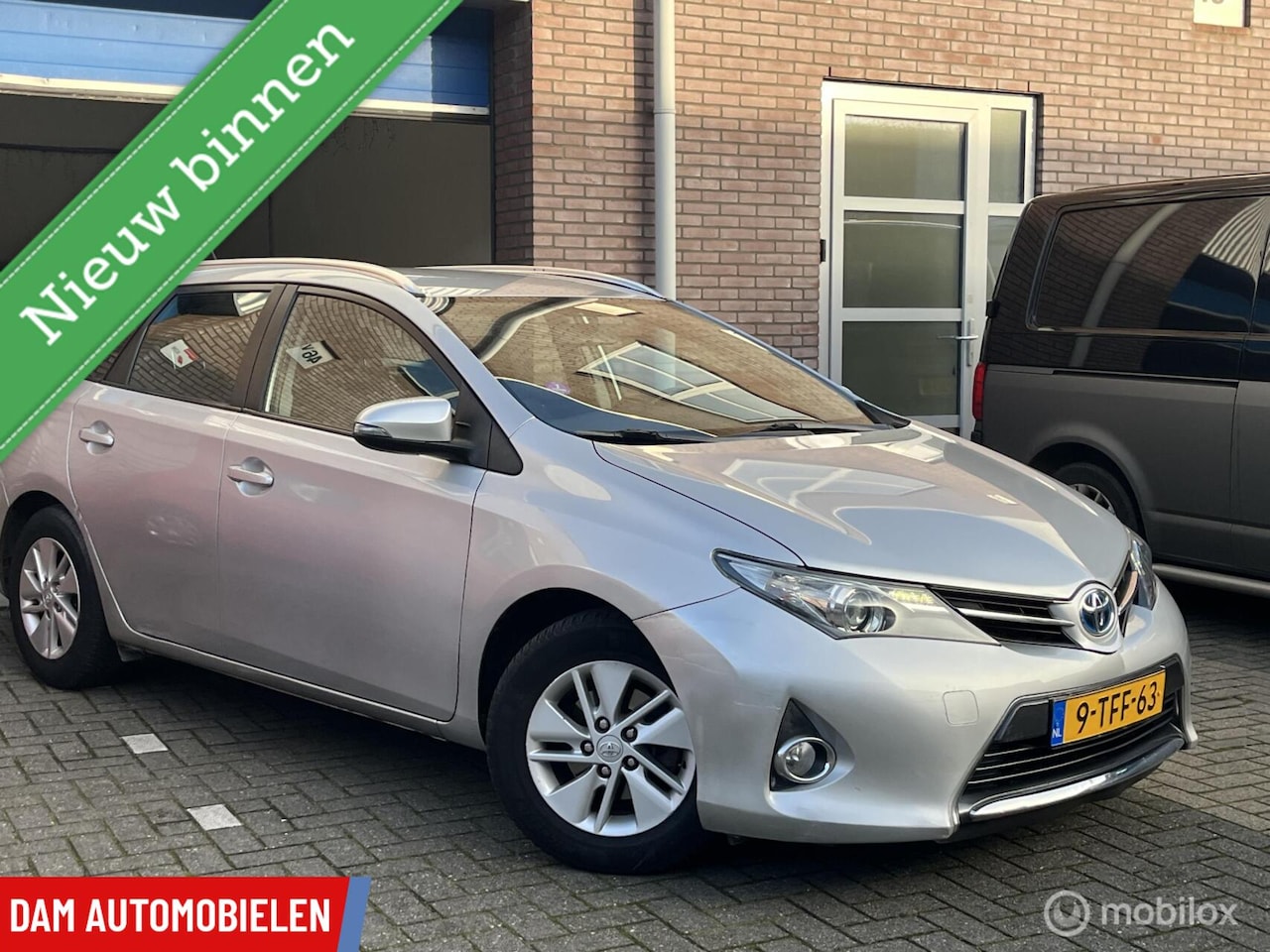 Toyota Auris Touring Sports - 1.8 Hybrid, Camera, Full maps Navigatie,Nederlandse auto met NAP! - AutoWereld.nl