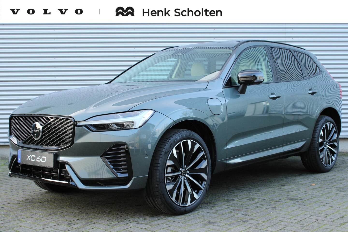 Volvo XC60 - 2.0 T6 Plug-in hybrid AWD Plus Dark | 21" 5-V Spaaks Glossy Black / Diamond Cut velgen | h - AutoWereld.nl