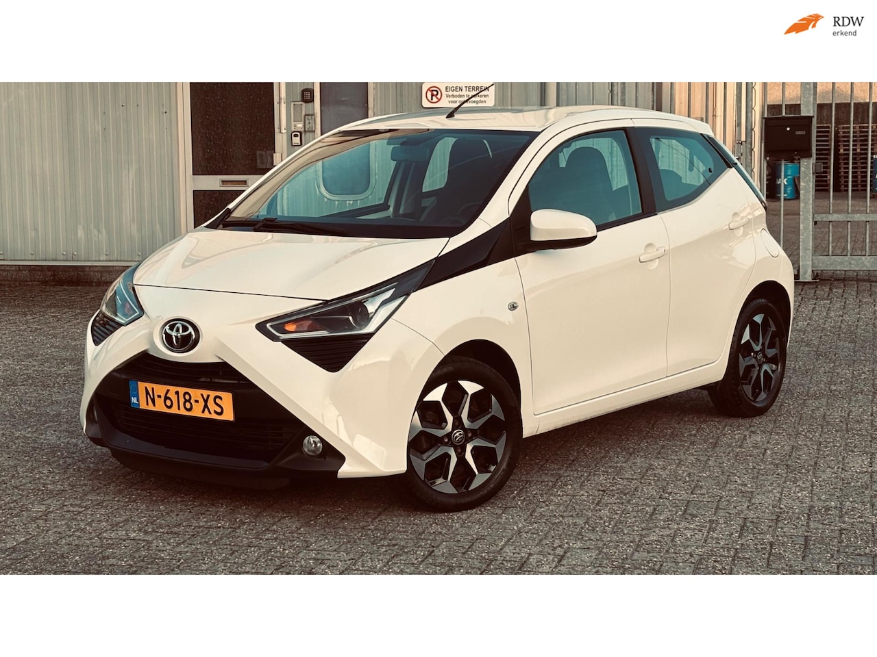 Toyota Aygo - 1.0 VVT-i x-play 1.0 VVT-i x-play, Camera, Led, Airco, Apk, Lm-velgen, Elek pkt - AutoWereld.nl