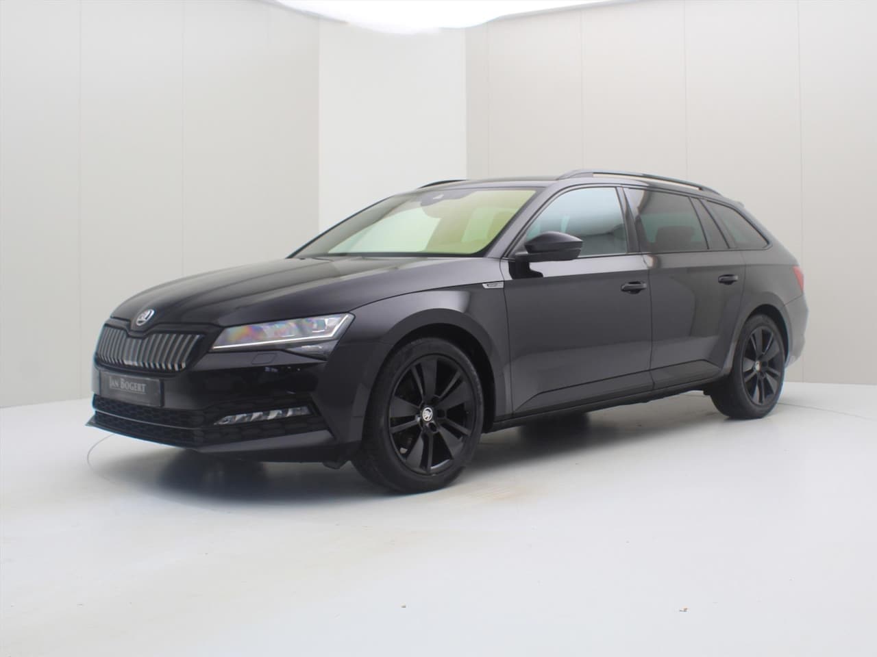 Skoda Superb Combi - 1.4 TSI iV 218PK DSG6 SPORTLINE [TREKHAAK+ACC+CAMERA+CARPLAY+STOELVERWARMING+CLIMATE+PDC] - AutoWereld.nl