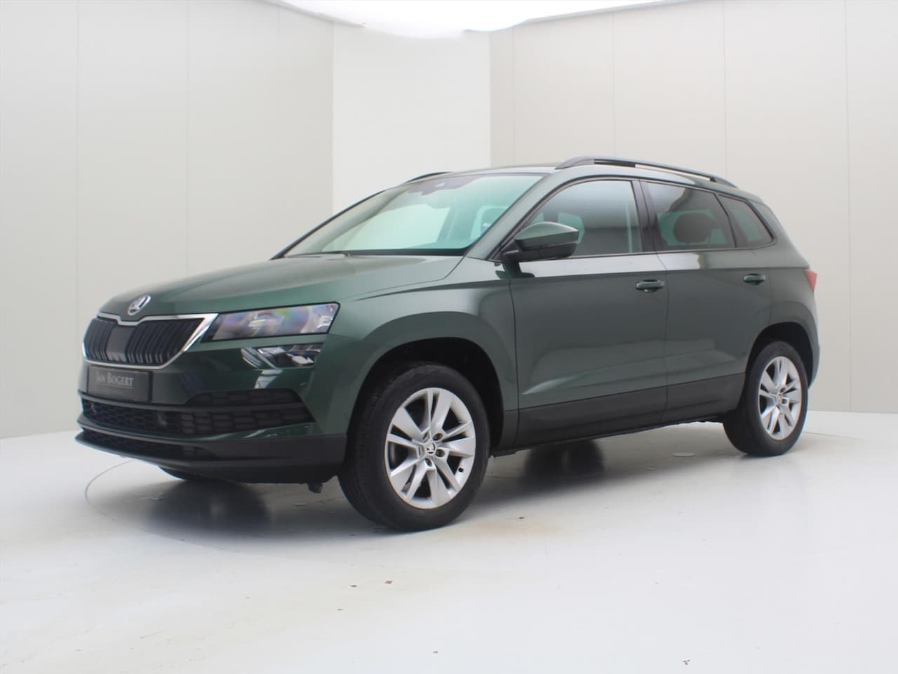 Skoda Karoq - 1.5 TSI ACT Greentech 150pk DSG-7 Business Edition [ TREKHAAK+LEDER+PANO+NAVIGATIE+PDC ] - AutoWereld.nl