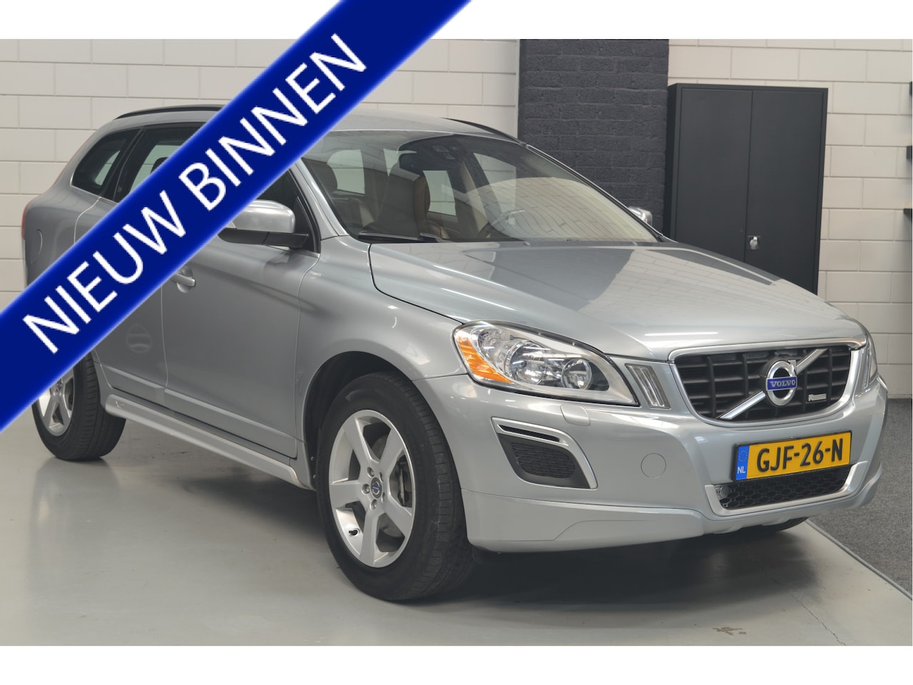 Volvo XC60 - 2.0 T5 R-Design // LEDER // CLIMA // PDC // STOELVERWARMING // TREKHAAK // EL. ACHTERKLEP - AutoWereld.nl