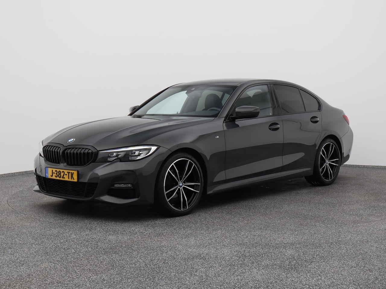 BMW 3-serie - 318i Executive Edition M-Sport | CAMERA | CARPLAY | STOELVERWARMING - AutoWereld.nl