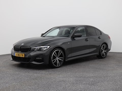 BMW 3-serie - 318i Executive Edition M-Sport | CAMERA | CARPLAY | STOELVERWARMING