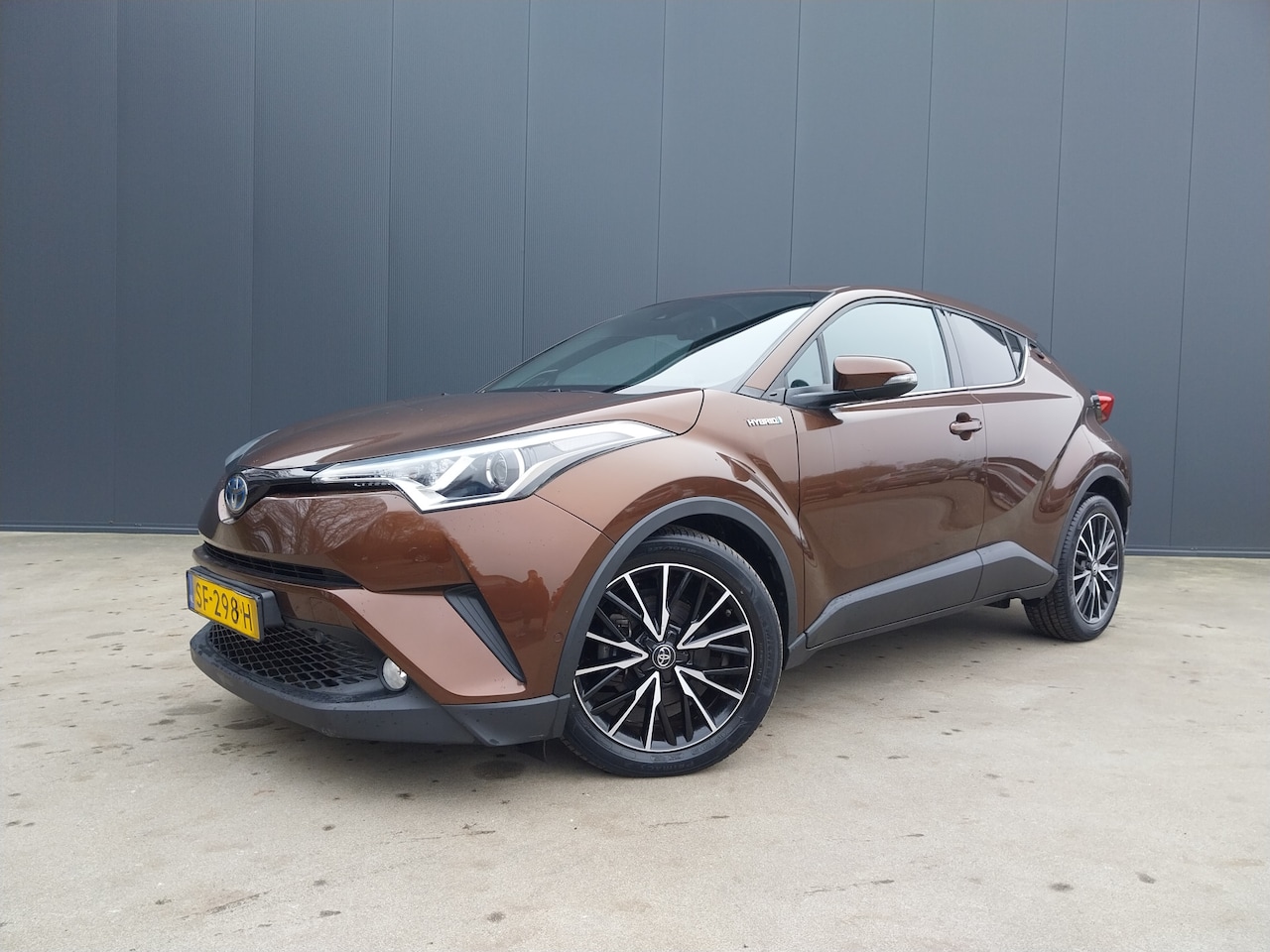Toyota C-HR - 1.8 Hybrid Executive ADAPT CRUISE CAMERA JBL SOUND HALF LEER PARK ASSIST LED NAVI ECC - AutoWereld.nl