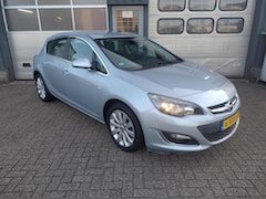 Opel Astra - 1.4 Turbo Cosmo Trekhaak, Cruisecontrole, Climate controle