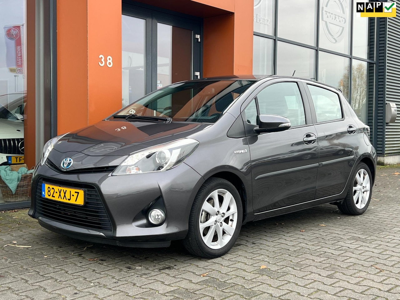 Toyota Yaris - 1.5 Full Hybrid|Aut.|Cruise|Trekhaak|LED|BT|CAM - AutoWereld.nl