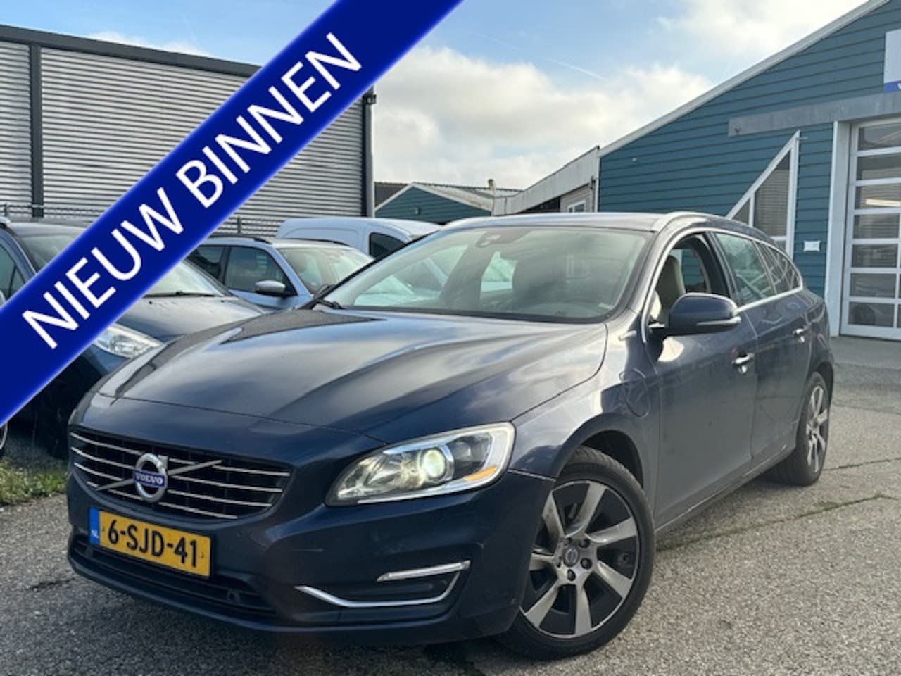 Volvo V60 - 2.4 D6 AWD Plug-In Hybrid Summum Aut6 | EXPORT - AutoWereld.nl