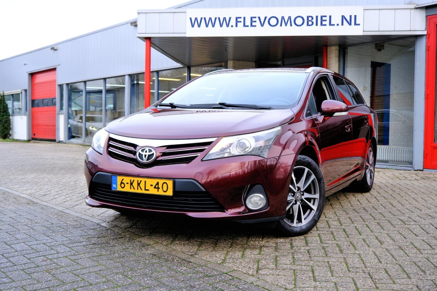 Toyota Avensis Wagon - 2.0 VVTi Dynamic Business Aut. Half leder|Navi|Cruise|Clima|Camera - AutoWereld.nl