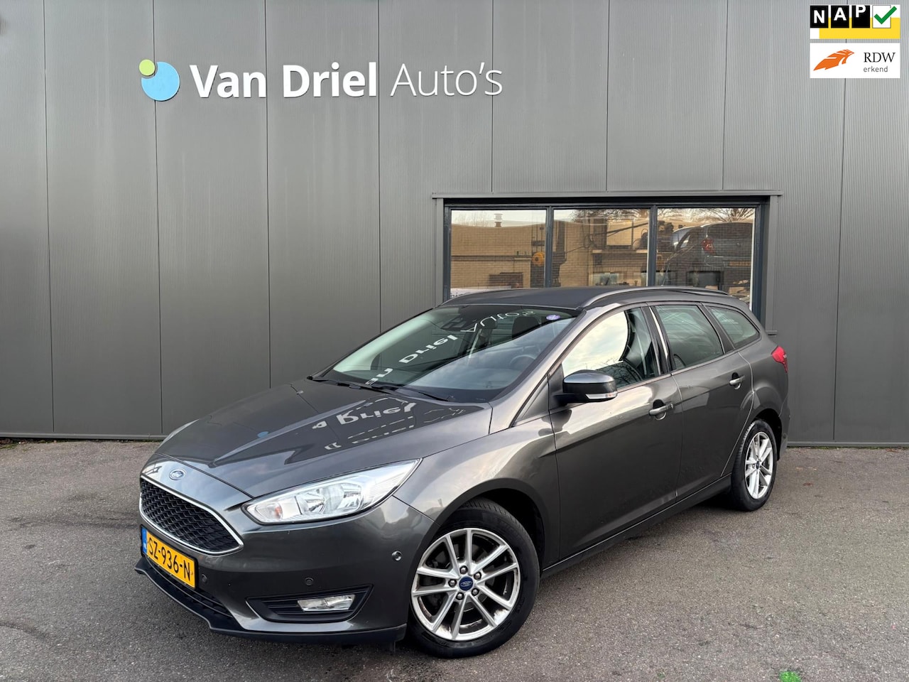 Ford Focus Wagon - 1.0 Lease Edition / Navigatie / Parkeersensoren! - AutoWereld.nl