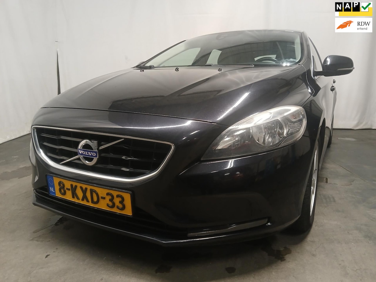Volvo V40 - 1.6 D2 Momentum - Achter / Zij Schade - AutoWereld.nl
