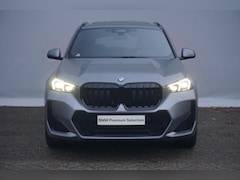 BMW X1 - sDrive20i M Sportpakket Pro 19'' / Panoramadak / Elektrisch verstelbare stoelen / Harman K