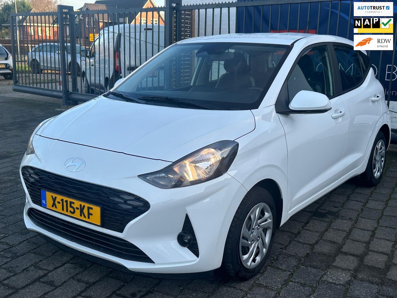 Hyundai i10 - 1.0 Comfort / APPLE CARPLAY / AIRCO / MULTIFUNCTIONEEL STUURWIEL - AutoWereld.nl