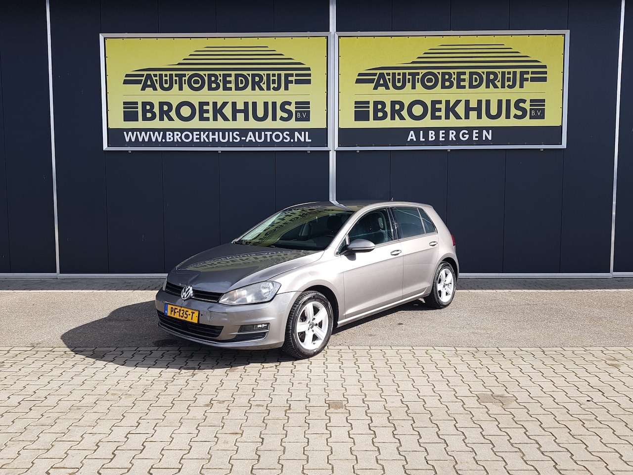 Volkswagen Golf - 1.6 TDI Highline 1.6 TDI Highline - AutoWereld.nl
