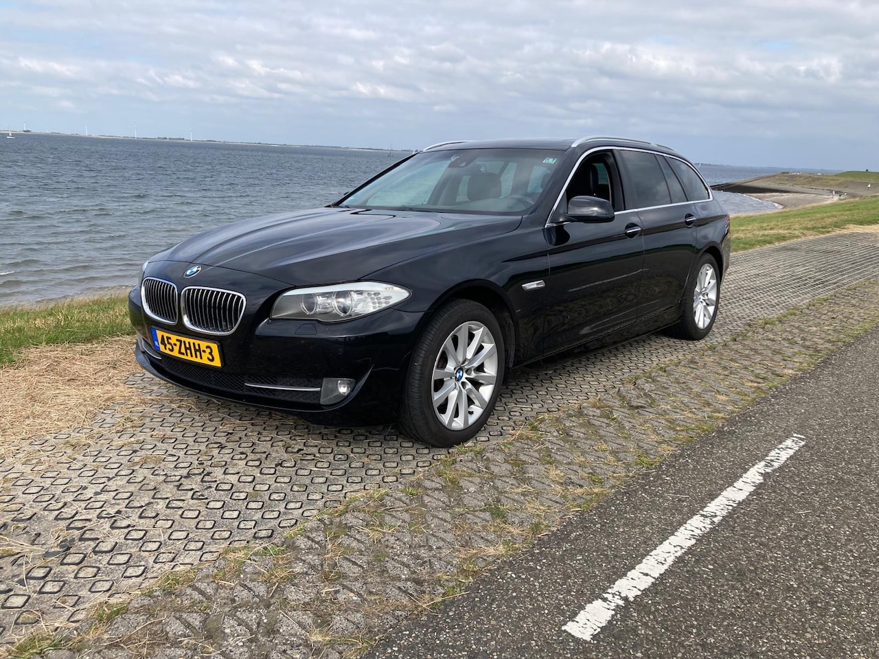 BMW 5-serie Touring - 525d Executive Mooie BMW 525d , station, automaat , panoramadak, trekhaak, leer etc. - AutoWereld.nl
