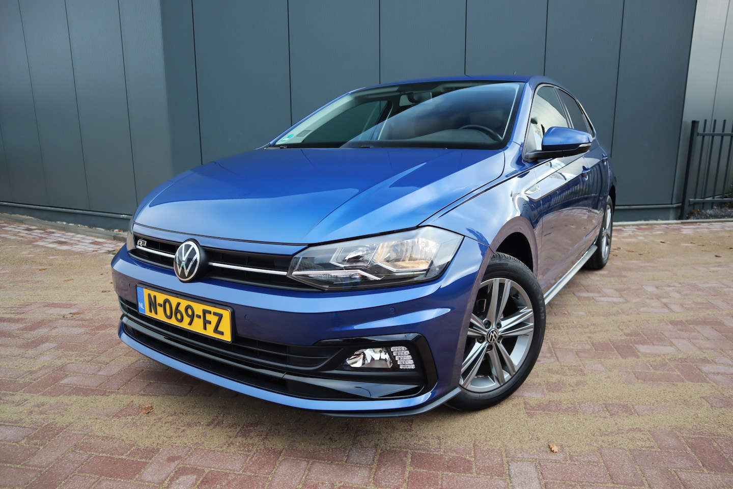 Volkswagen Polo - 1.0 TSI R-Line Edition Navigatie  Apple Carplay/Android  Pdc voor en achter Etc. - AutoWereld.nl