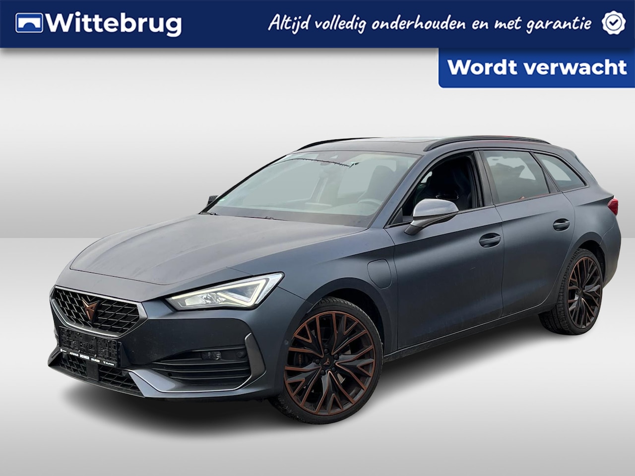 CUPRA Leon Sportstourer - 1.4 e-Hybrid 245pk DSG VZ Black Edition / Matte Lak/ Panorama dak / Leer / Geheugenstoel / - AutoWereld.nl