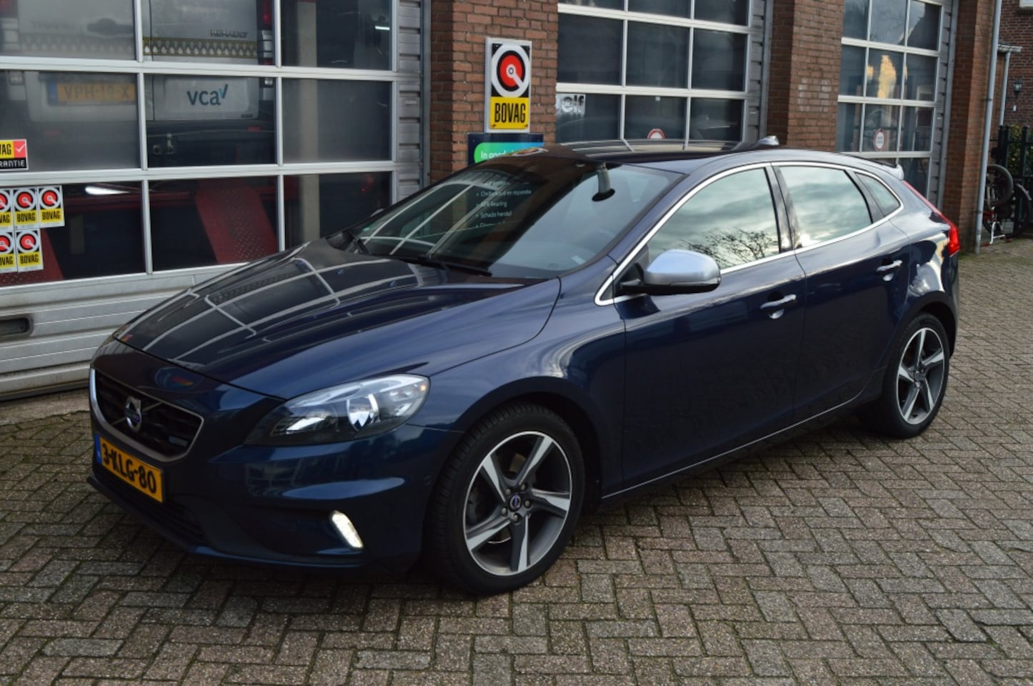Volvo V40 - 1.6 T4 R-Design 1.6 T4 R-Design, Leer, Trekhaak, Navigatie - AutoWereld.nl