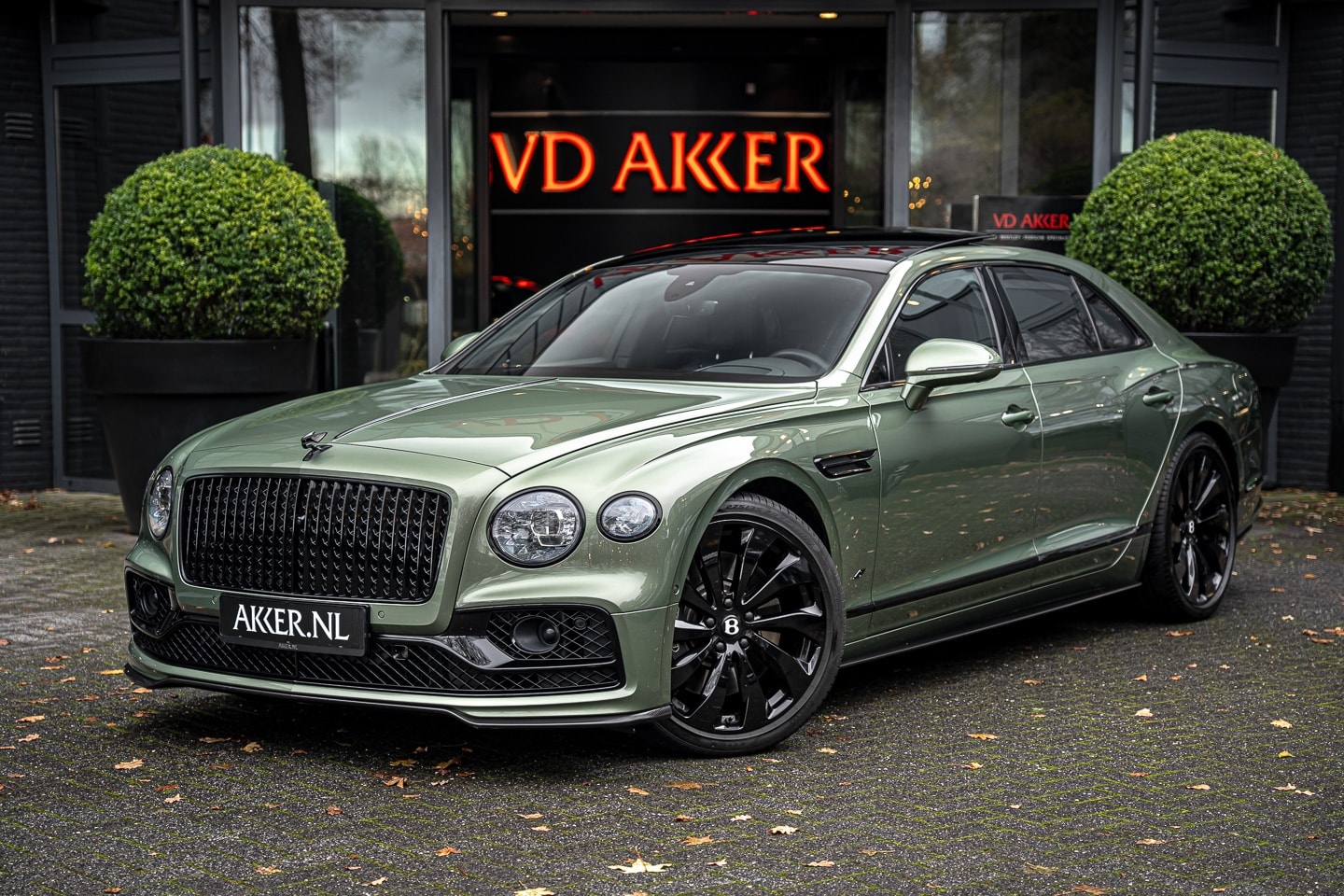 Bentley Flying Spur - Hybrid Mulliner | Blackline | 4x Massage | Nachtzicht | B&O | Head-up | 22 Inch - AutoWereld.nl