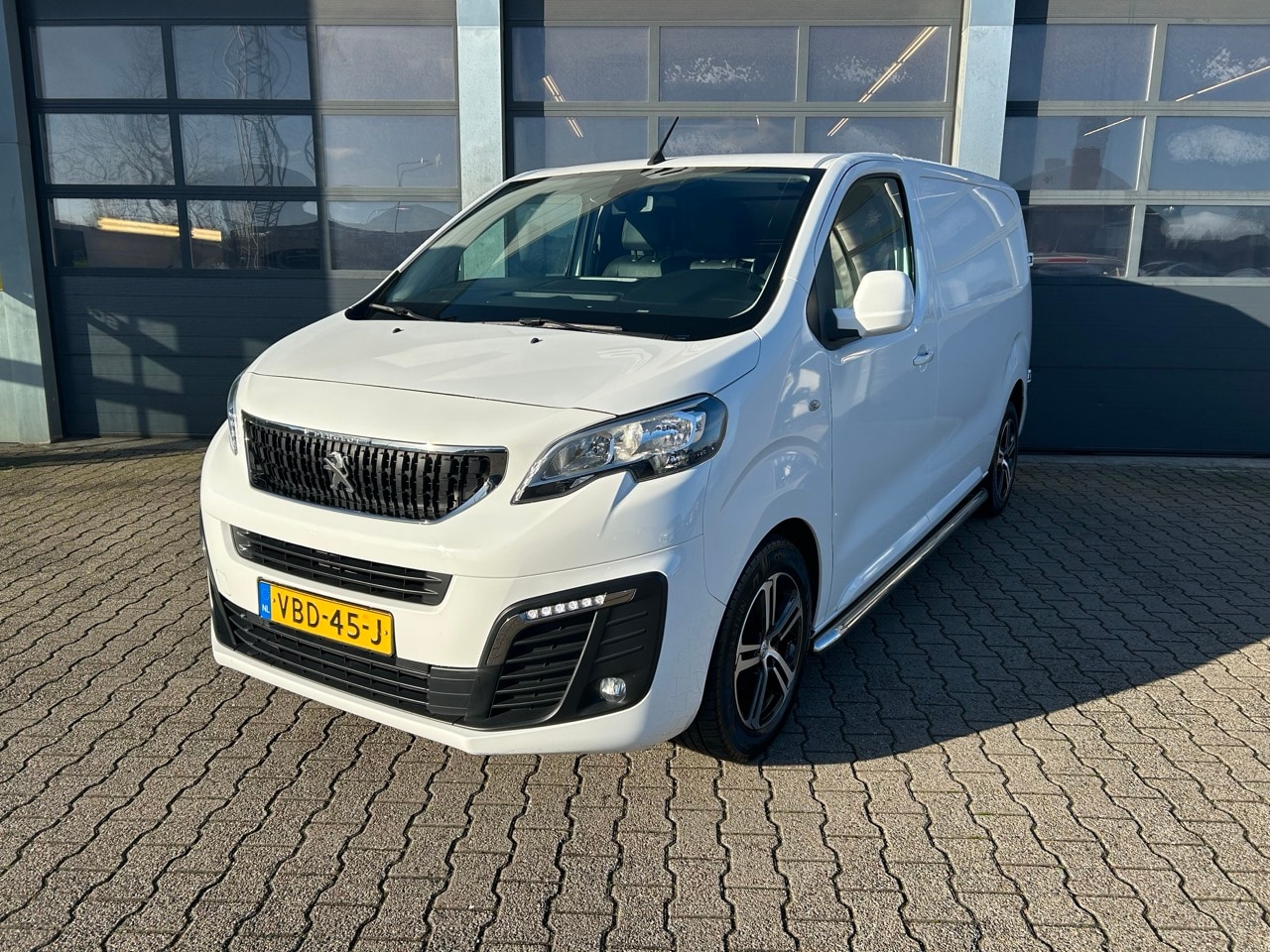 Peugeot Expert - 231S GB 2.0 BlueHDi 120pk Premium - AutoWereld.nl
