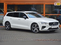 Volvo V60 - T6 Hybride AWD Plus Dark | Trekhaak | Stoel + Stuur Verwarmd | elektrische stoelen | Pilot