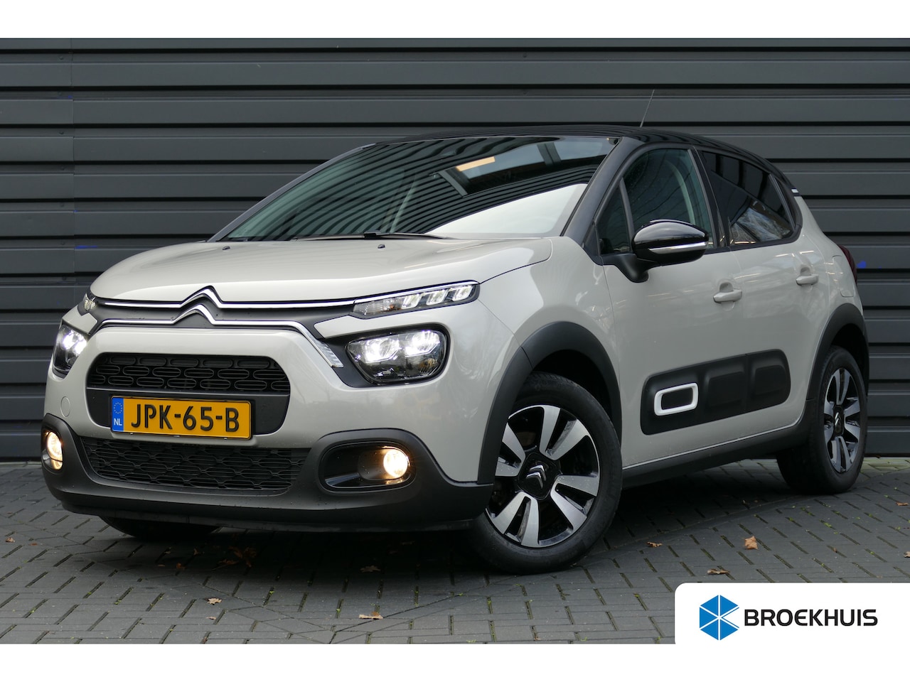 Citroën C3 - 1.2 PURETECH 82PK 5-DRS SHINE / NAVI / LED / PDC / 16"LMV / CLIMA / WINTERPAKKET / BLUETOO - AutoWereld.nl