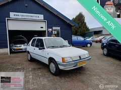 Peugeot 205 - 1.4 Génération Garantie, alle inrui mogelijk