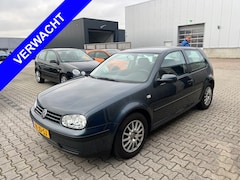 Volkswagen Golf - 1.6-16V