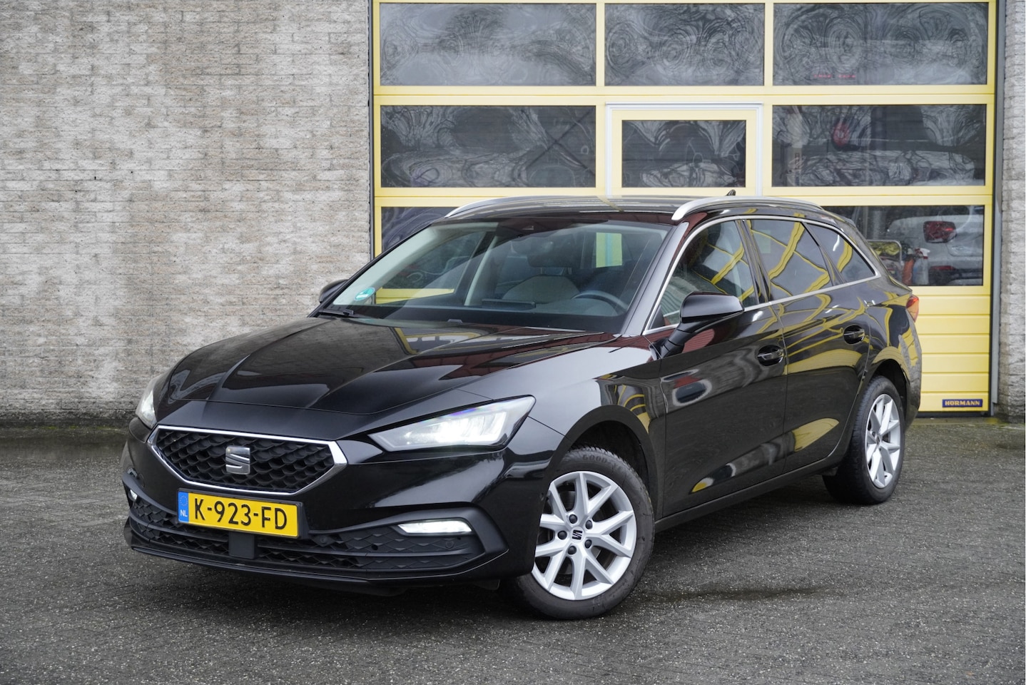 SEAT Leon Sportstourer - 1.5 eTSI 150PK! Automaat Style Launch Edition BJ2020 Lmv 16" | Led | Pdc | Navi | Achterui - AutoWereld.nl