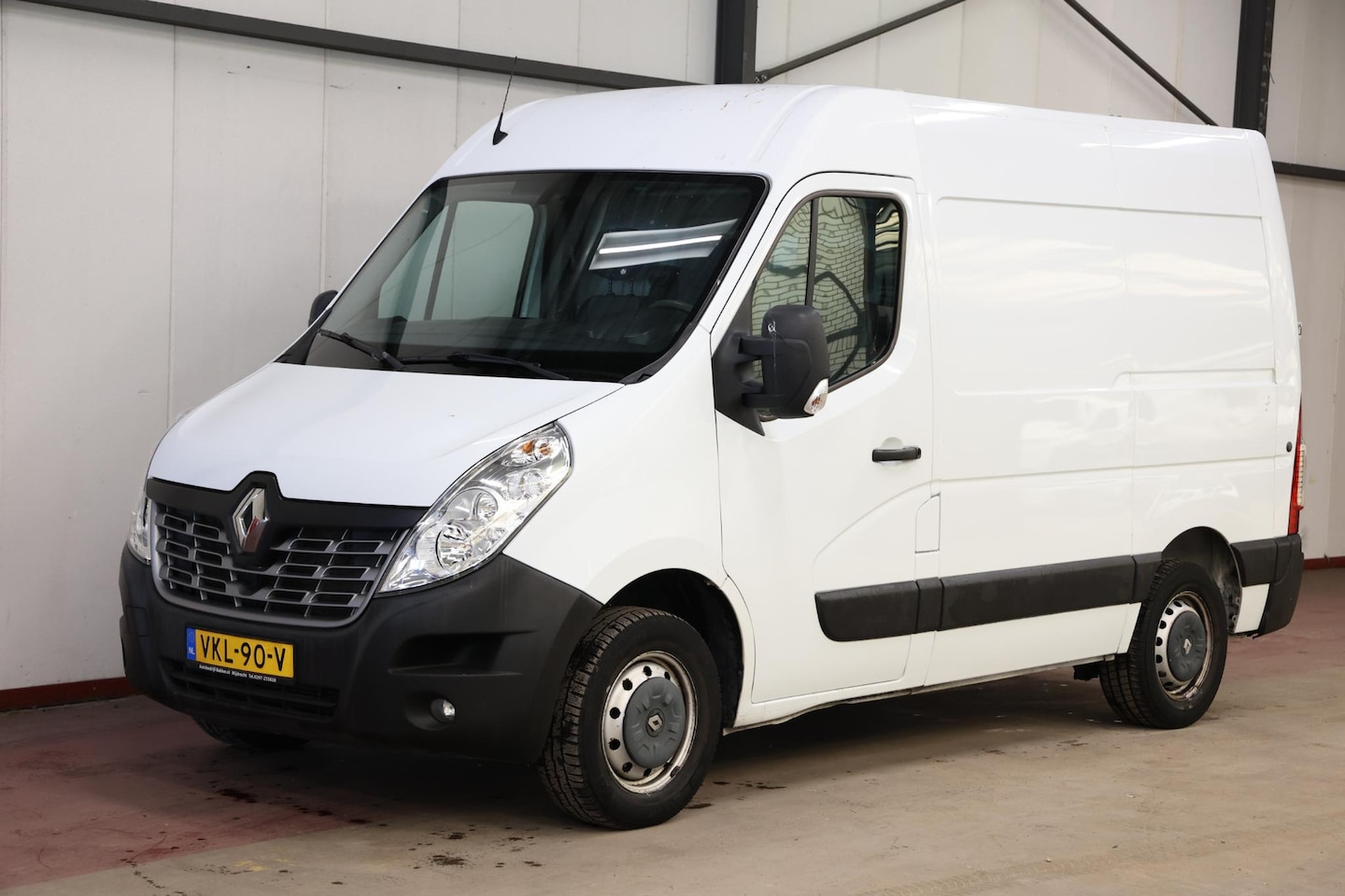 Renault Master - T35 2.3 dCi L1H2 AIRCO EN TREKHAAK - AutoWereld.nl