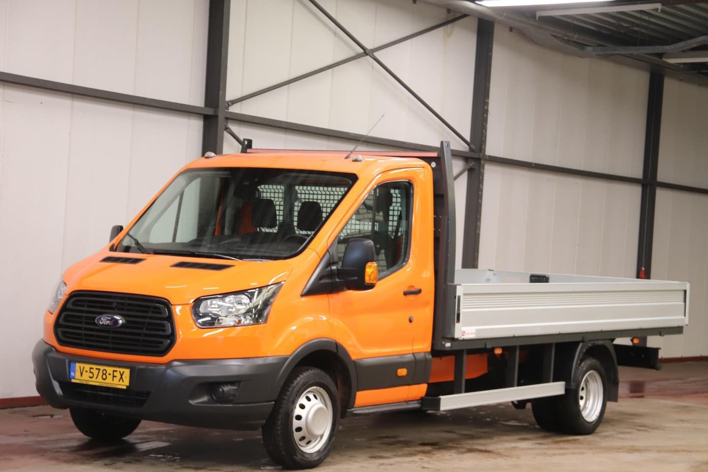 Ford Transit - met nieuwe NIEUWE MOTOR OPEN LAADBAK DUBBELLUCHT TREKHAAK 2800KG - AutoWereld.nl
