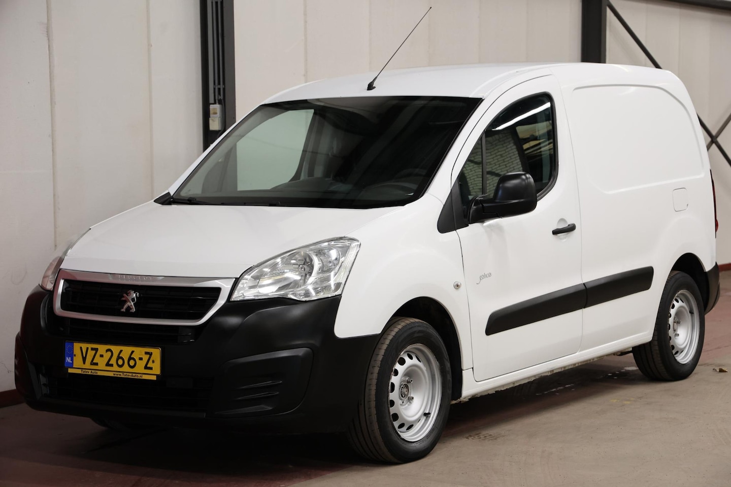 Peugeot Partner - 120 1.6 HDi 75 AIRCO TREKHAAK - AutoWereld.nl