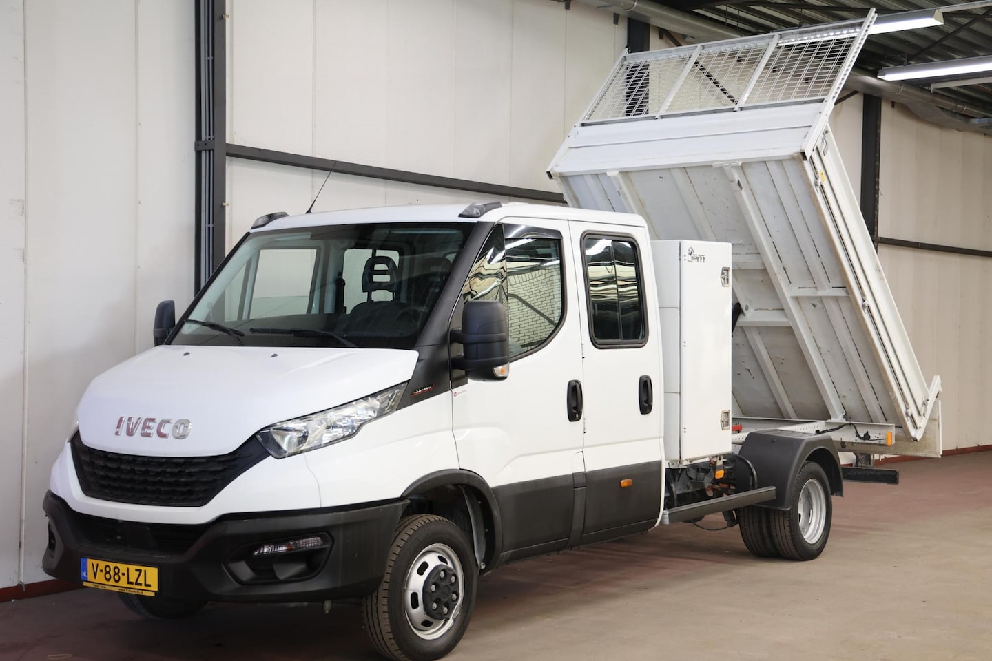 Iveco Daily - 35C16 3.0 160PK KIPPER DUBBEL CABINE 3500KG - AutoWereld.nl