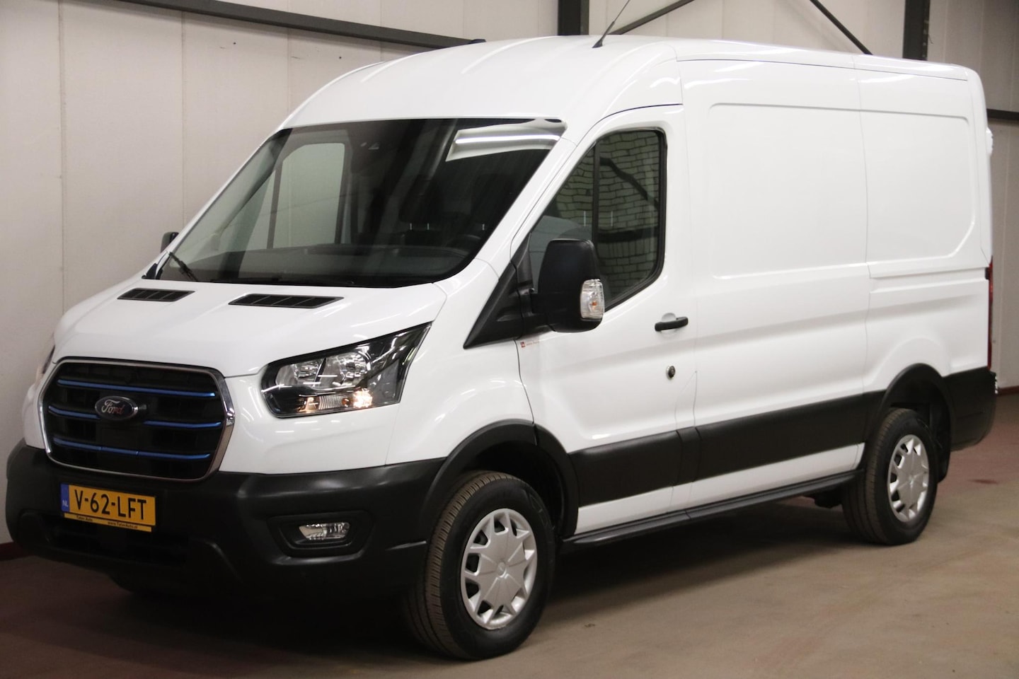 Ford E-Transit - 425 L2H2 Trend 68 kWh 425 L2H2 Trend 68 kWh - AutoWereld.nl