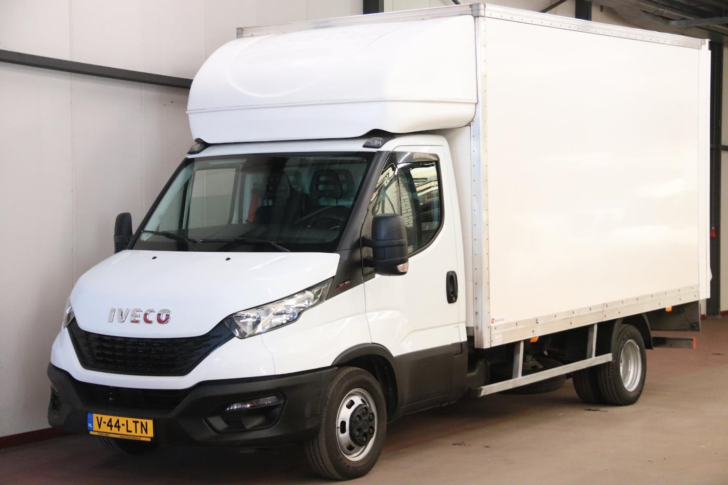 Iveco Daily - 35C16 3.0 BAKWAGEN MET ZIJDEUR EN LAADKLEP - AutoWereld.nl