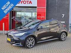Toyota Yaris - 1.5 Hybrid 130 Executive ACHTERUITRIJCAMERA STOELVERWARMING STUURWIELVERWARMING