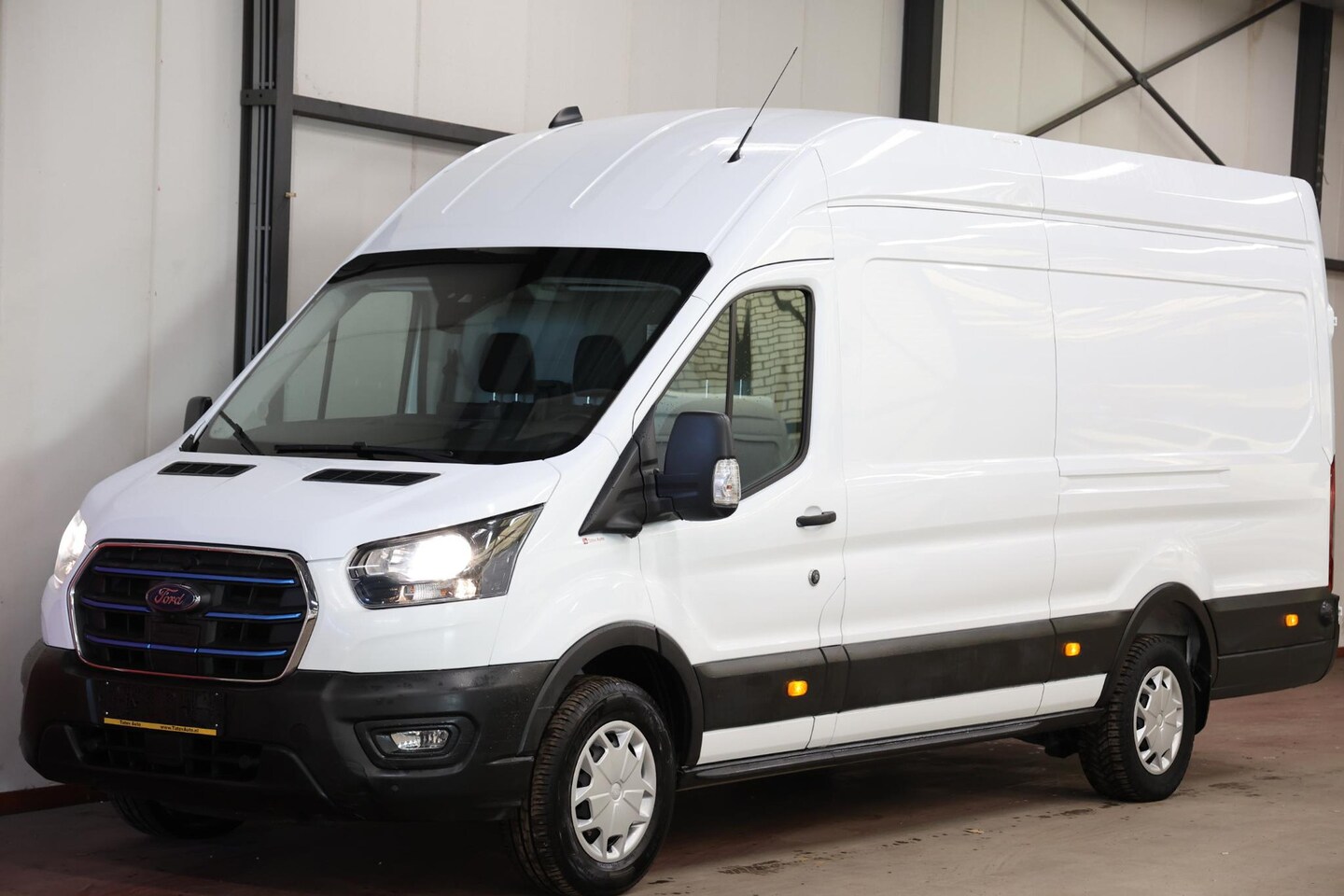 Ford E-Transit - 350 L4H3 Trend 68 kWh - AutoWereld.nl