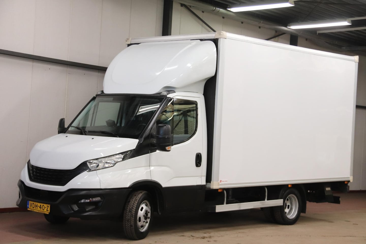 Iveco Daily - 35C16 BAKWAGEN LAADKLEP ZIJDEUR Trekhaak 3500KG - AutoWereld.nl