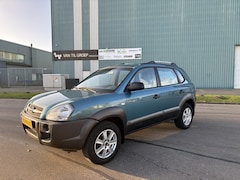 Hyundai Tucson - 2.0i Active 142 PK. Als nieuw rijdende inruilauto met nieuwe APK Distributieriem en waterp