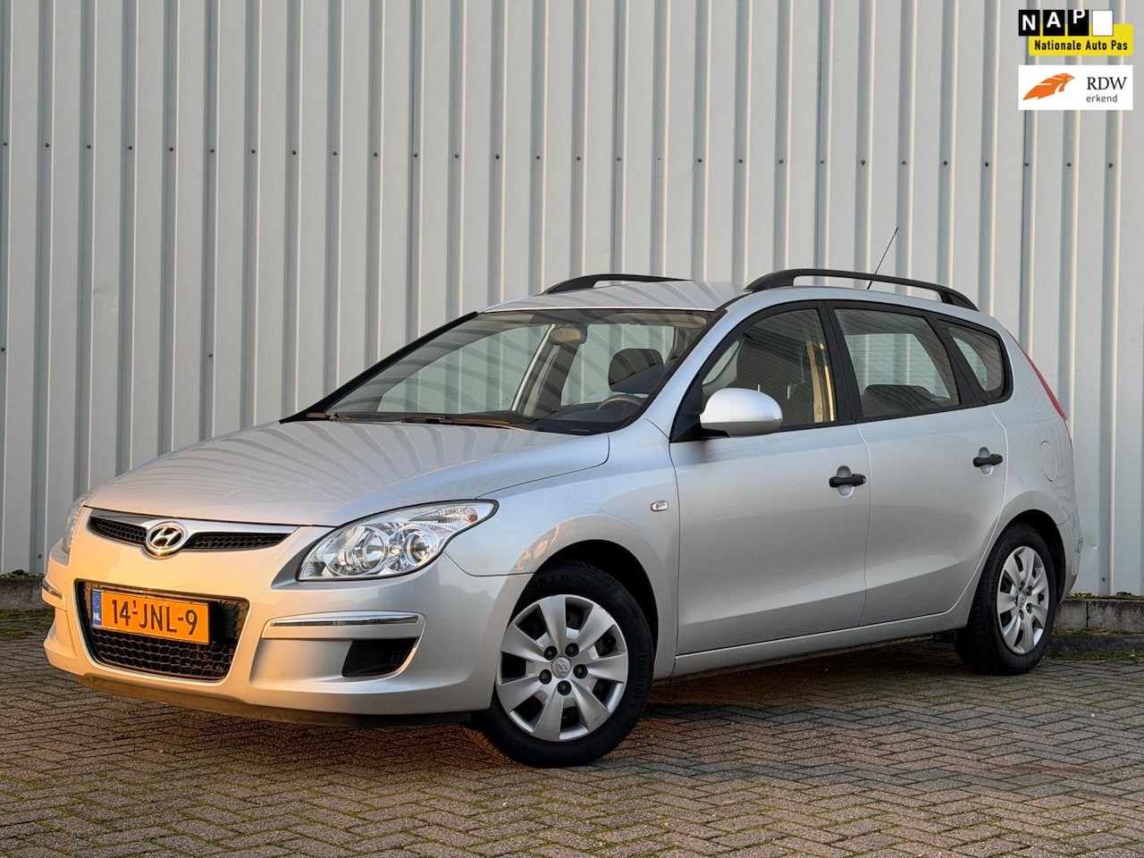 Hyundai i30 CW - 1.6i Active Cool|Airco|Trekhaak|Dealer-onderhouden - AutoWereld.nl