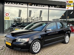 Volvo V50 - 2.4 Momentum Aut. Clima Cruise Trekhaak NAP NL-Auto Dealerondrhouden